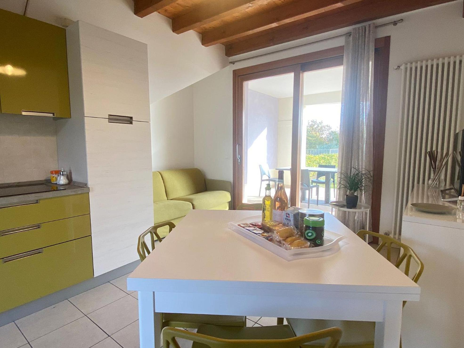 The Flowers - Apartments With Private Garden In Residence With Pool Manerba del Garda Εξωτερικό φωτογραφία
