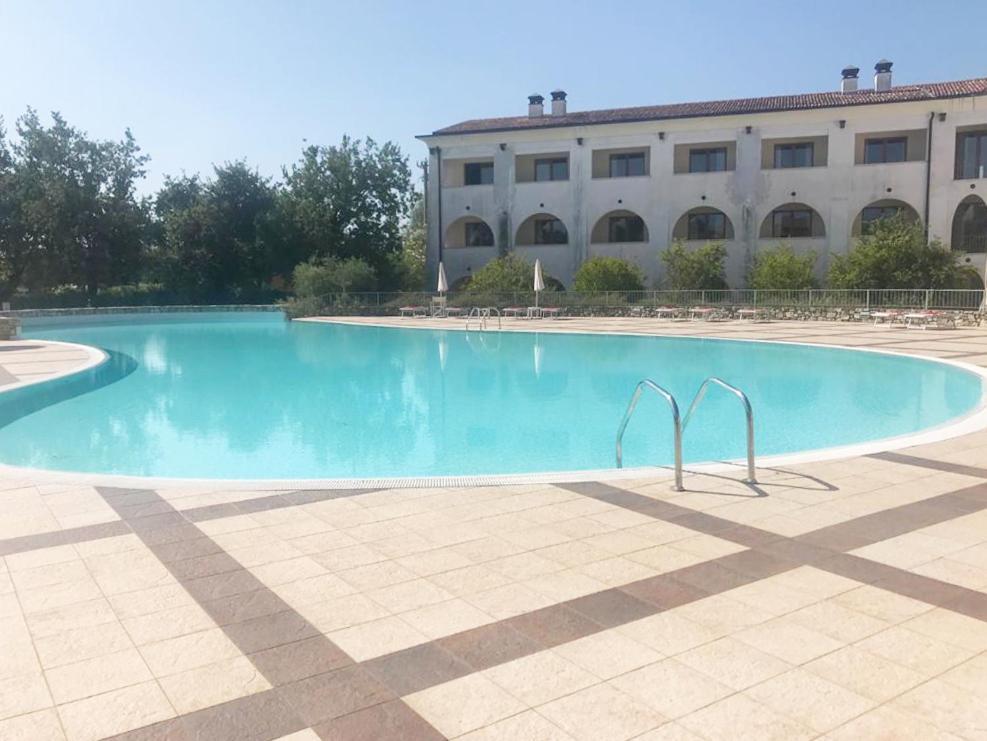 The Flowers - Apartments With Private Garden In Residence With Pool Manerba del Garda Εξωτερικό φωτογραφία