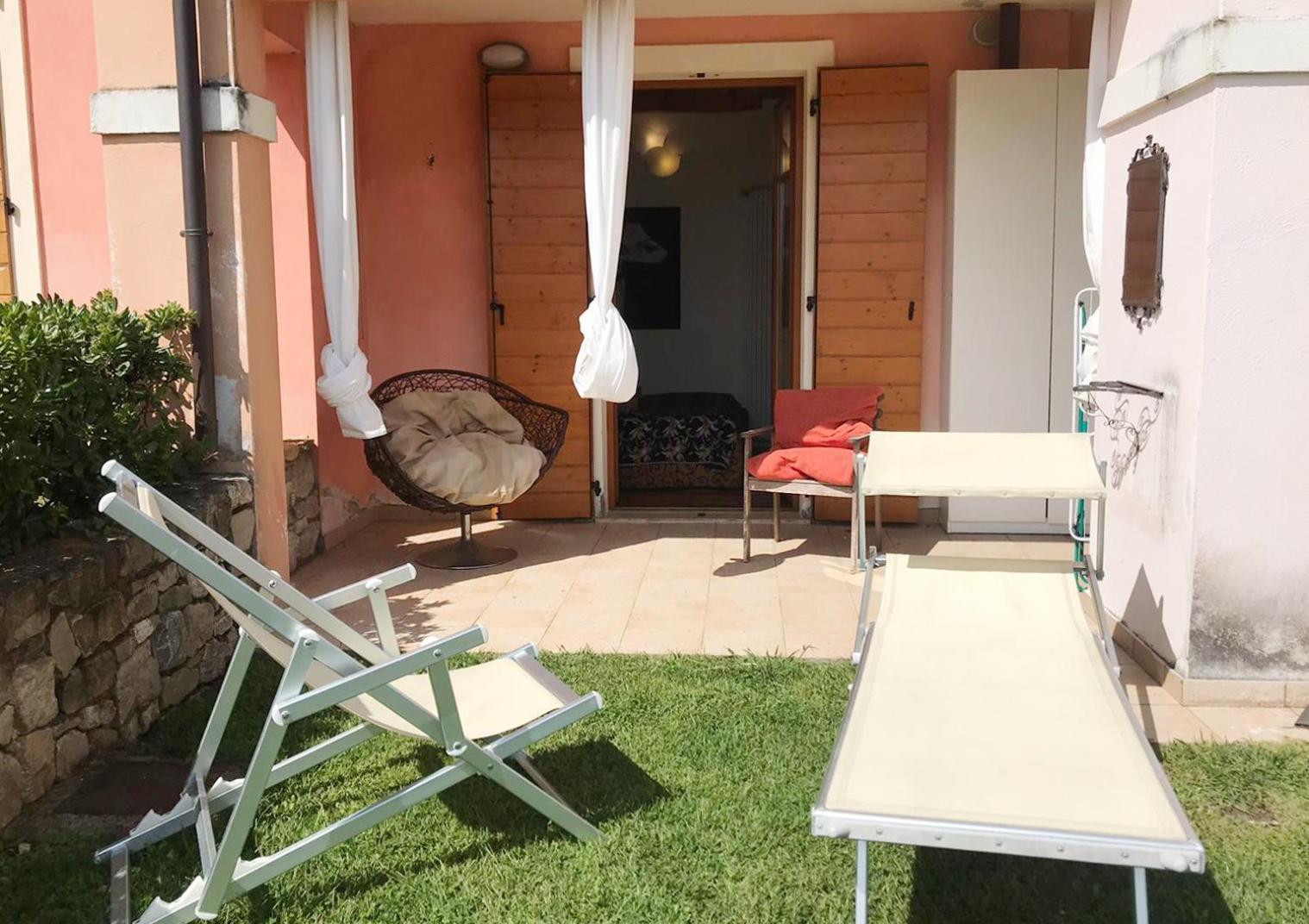 The Flowers - Apartments With Private Garden In Residence With Pool Manerba del Garda Εξωτερικό φωτογραφία