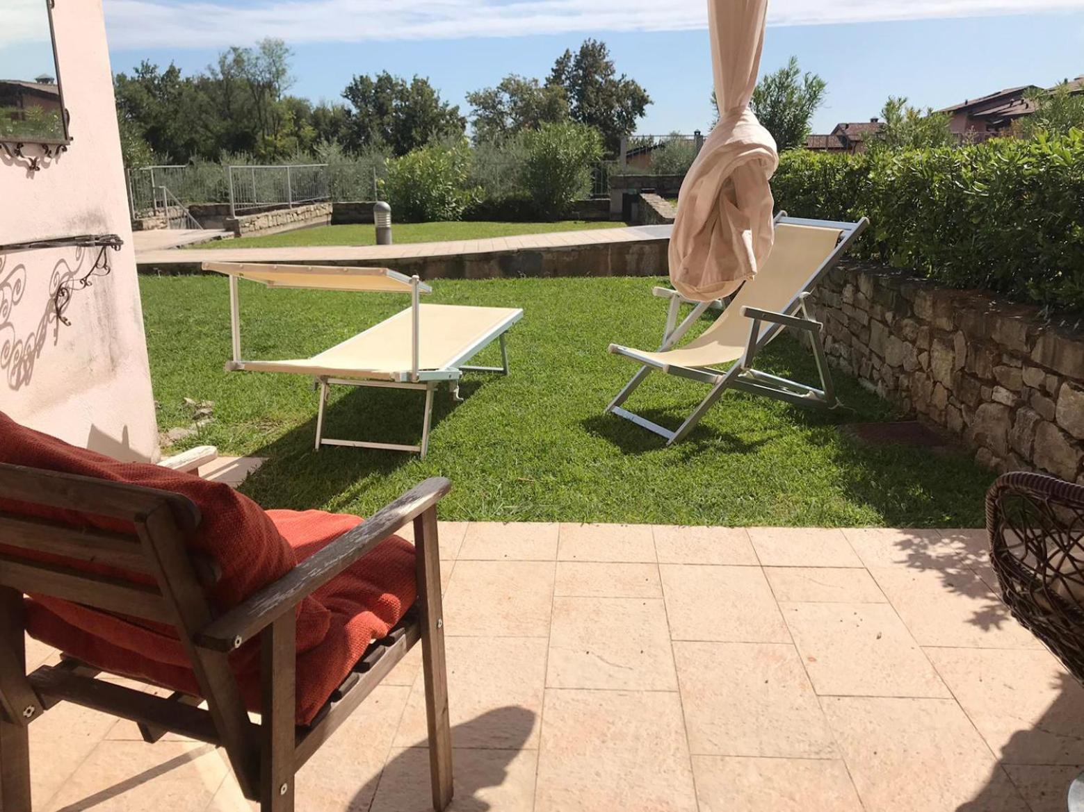 The Flowers - Apartments With Private Garden In Residence With Pool Manerba del Garda Εξωτερικό φωτογραφία